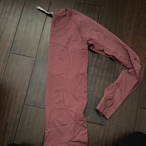 Lululemon Athletica mauve Long Sleeve Top
